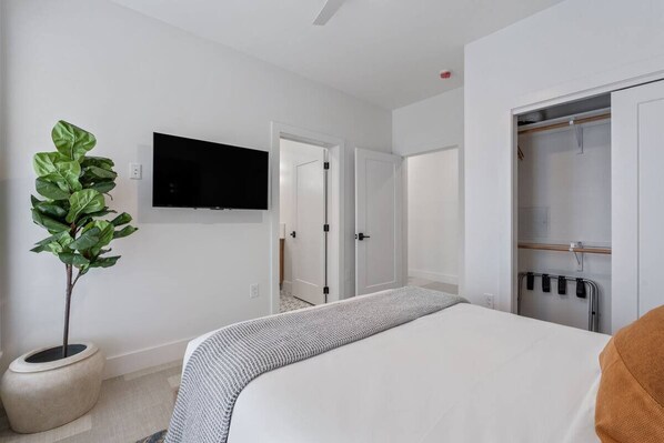 2 bedrooms, iron/ironing board, free WiFi