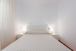 3 chambres, fer et planche à repasser, Wi-Fi, literie fournie