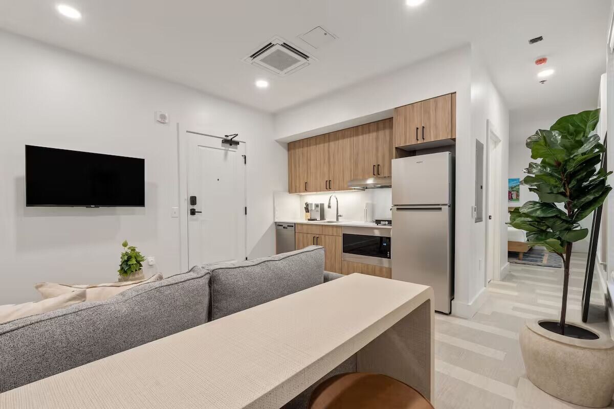 Relaxing & Pet Friendly City Escape | Kitchen & Washer | Near Downtown Top Sites