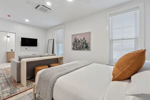 2 bedrooms, iron/ironing board, free WiFi