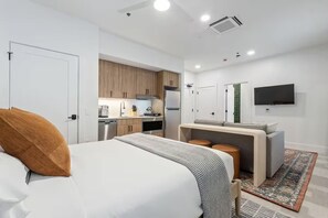 2 bedrooms, iron/ironing board, free WiFi