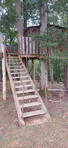 Cabanes perchées dans les arbres en Périgord Noir