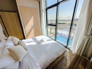 1 bedroom, iron/ironing board, WiFi, bed sheets - Modern Comforts 1-Bedroom Retreat in Meydan (Dubai)