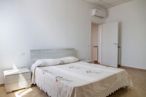 1 dormitori, wifi i roba de llit