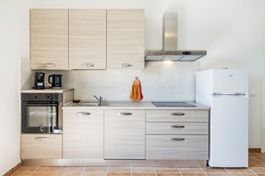 Réfrigérateur, four, plaque de cuisson, lave-vaisselle