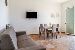 TV - Apartment 'Lavanda' with Private Terrace, Wi-Fi and Air Conditioning (Grosseto)