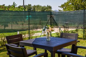 Outdoor dining - Apartment 'Lavanda' with Private Terrace, Wi-Fi and Air Conditioning (Grosseto)