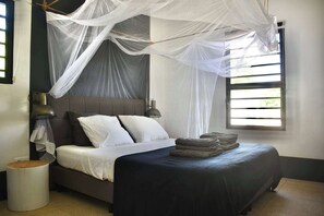 3 habitaciones, tabla de planchar con plancha, wifi y ropa de cama 