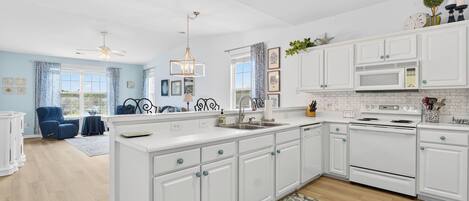 ميكروويف، غسالة أطباق، مناشف ورقية