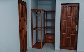 Apartment, 3 Bedrooms, Non Smoking, Kitchen | Wardrobe