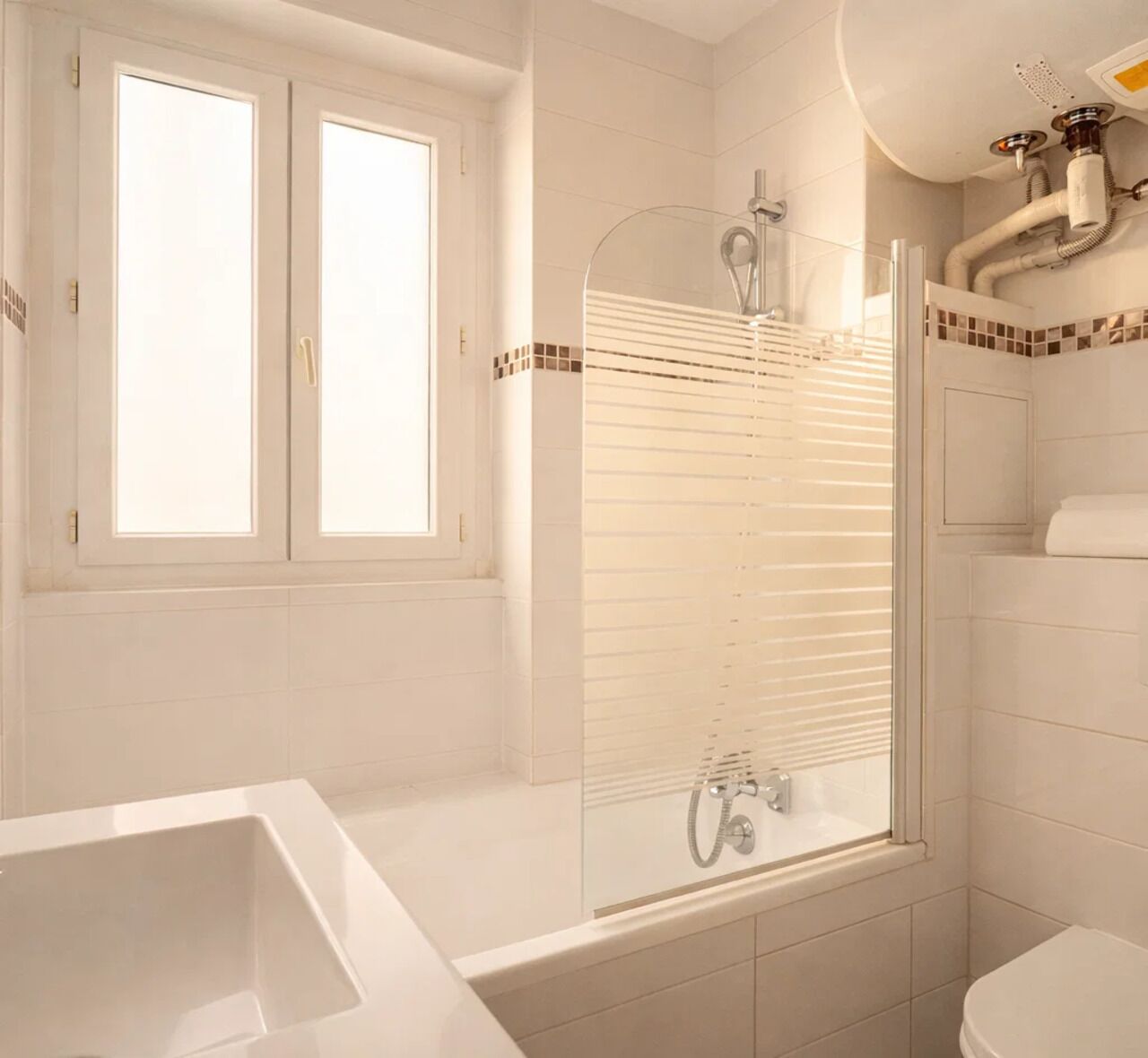 Deluxe-Apartment, Blick auf den Innenhof | Badezimmer