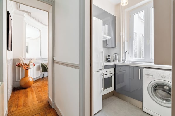 Deluxe Apartment, Courtyard View | Private kitchen | Espresso maker, electric kettle, toaster, freezer