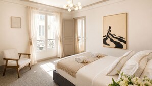 Deluxe Apartment, Courtyard View | Iron/ironing board, travel crib, WiFi (free), bed sheets - 1539 Belles Feuilles (Paris)
