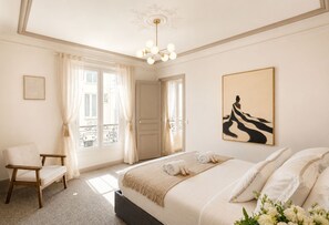 Deluxe Apartment, Courtyard View | Iron/ironing board, travel crib, WiFi (free), bed sheets - 1539 Belles Feuilles (Paris)