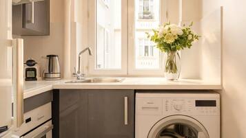 Leilighet – deluxe, bakgårdsutsikt | Eget kjøkken | Espressomaskin, vannkoker, brødrister og fryser