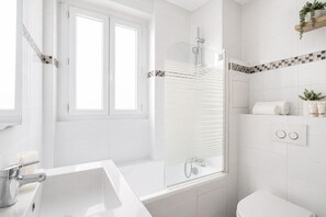 Departamento Deluxe, vista al patio | Baño