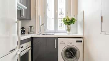 Appartement Deluxe, vue cour intérieure | Cuisine privée