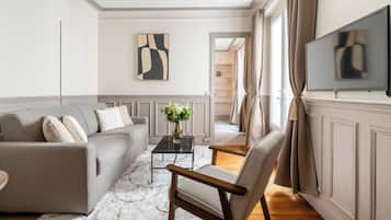 Appartement Deluxe, vue cour intérieure | Coin séjour