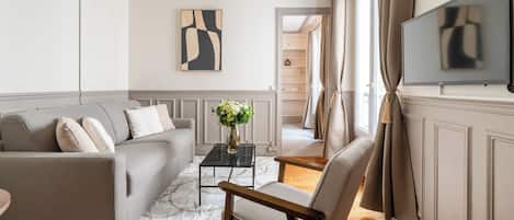 Appartement Deluxe, vue cour intérieure | Coin séjour