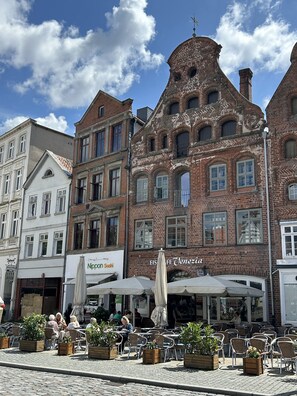 Outdoor dining - Court view studio 13 Rose hip (Lüneburg)