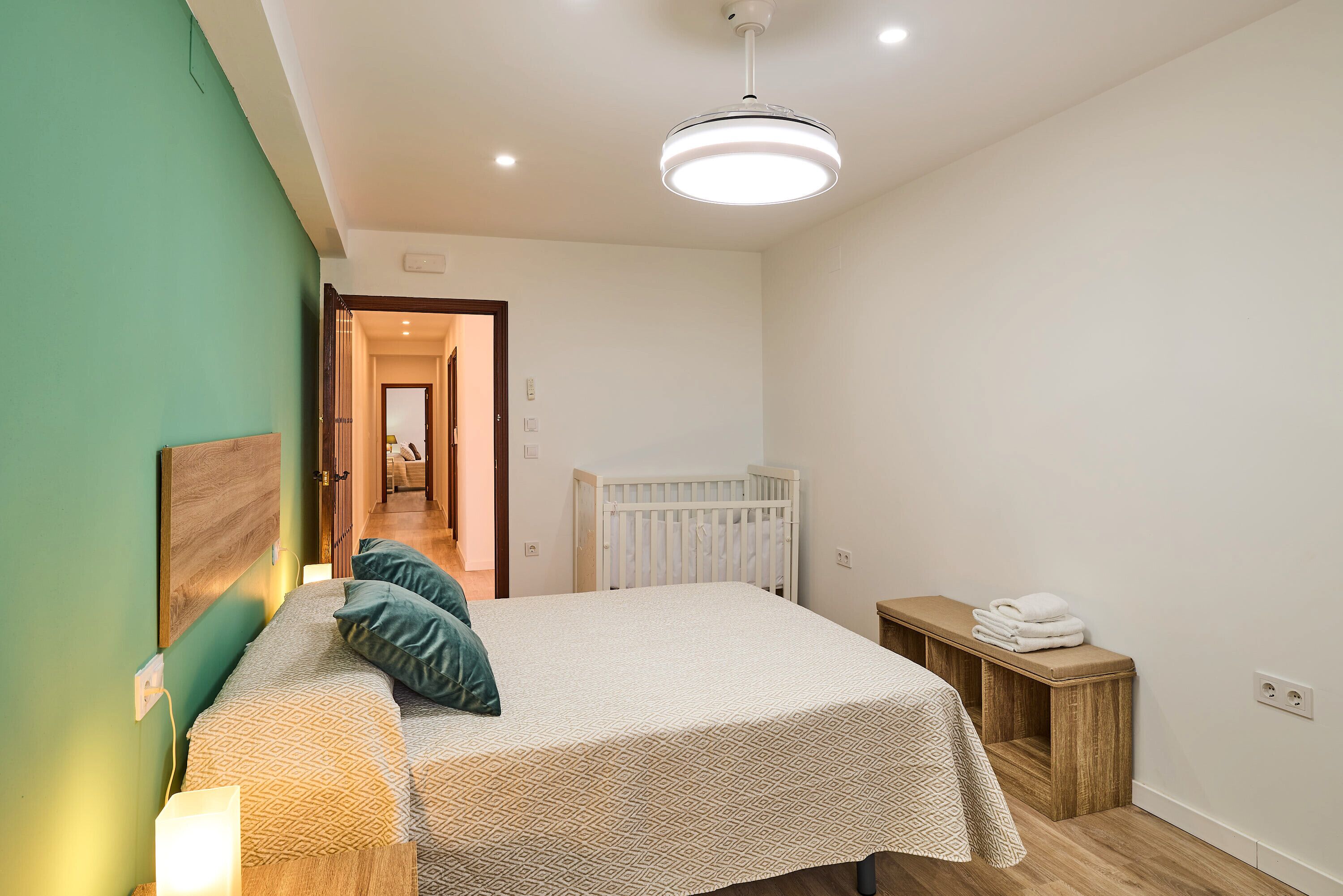 6 bedrooms, iron/ironing board, WiFi, bed sheets