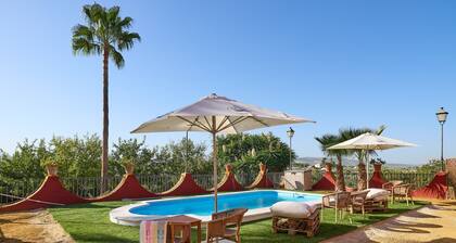 Country House 'Holiday House Dehesa Del Colmenar' with Mountain View, Wi-Fi and Air Conditioning