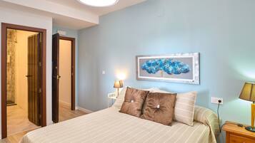 6 slaapkamers, een strijkplank/strijkijzer, wifi, beddengoed