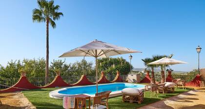 Country House 'Holiday House Dehesa Del Colmenar' with Mountain View, Wi-Fi and Air Conditioning