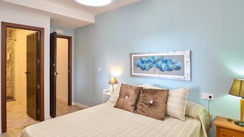 6 bedrooms, iron/ironing board, WiFi, bed sheets