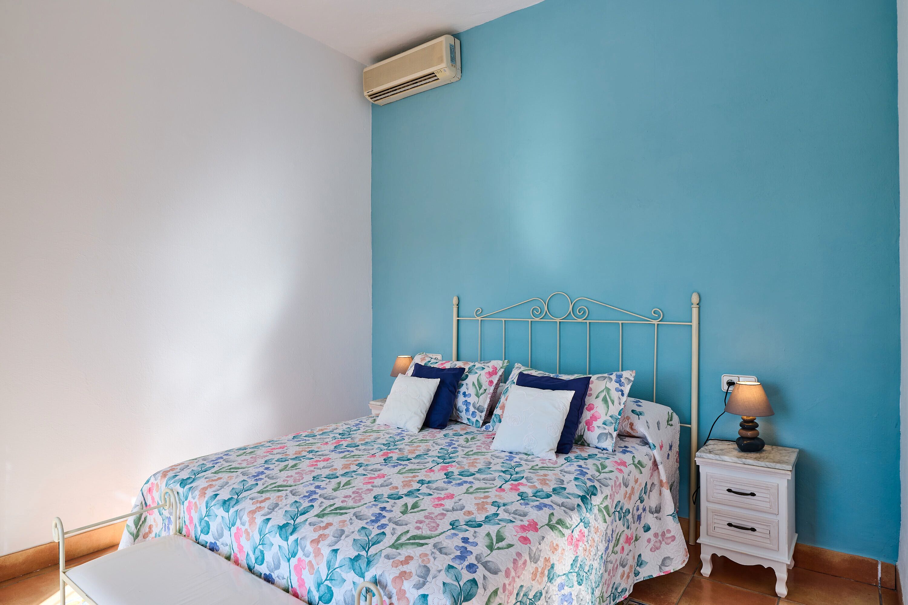 6 chambres, fer et planche à repasser, Wi-Fi, draps fournis