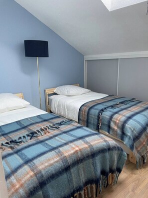 2 室のベッドルーム、WiFi、ベッドシーツ