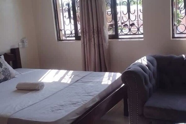 Iron/ironing board, WiFi, bed sheets