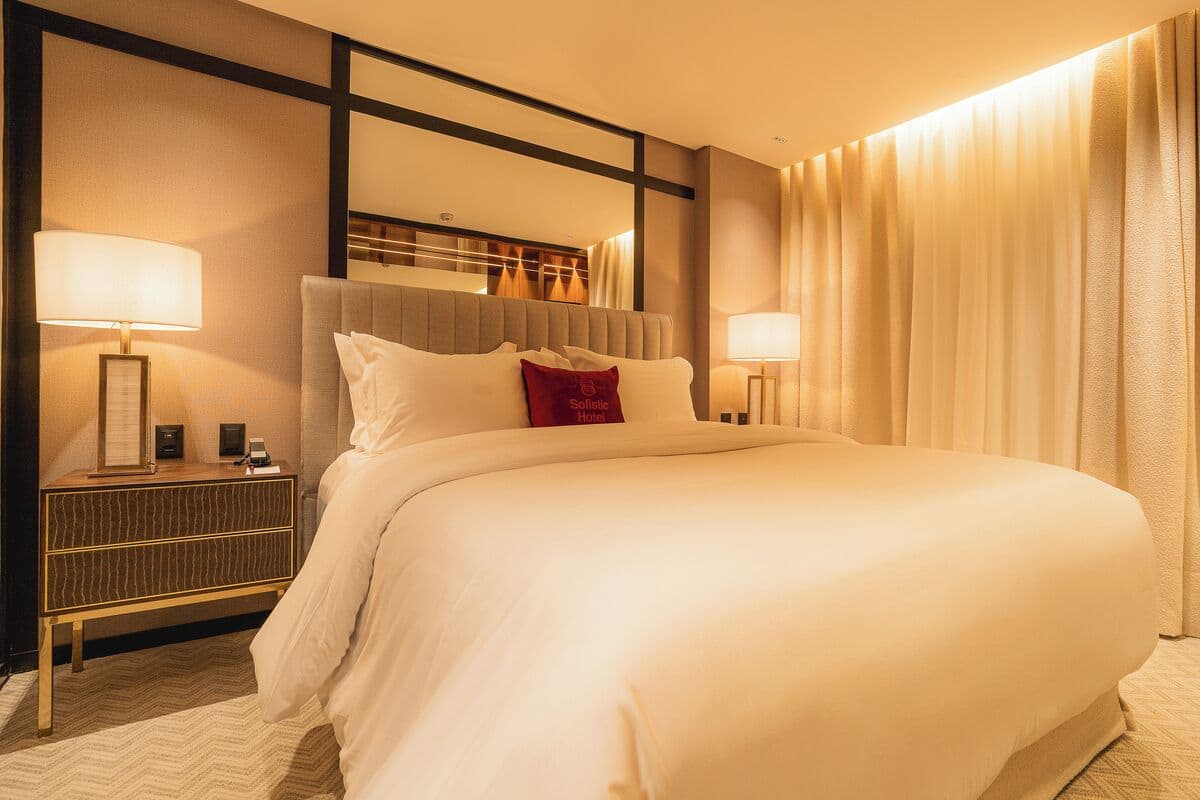 Blackout drapes, soundproofing, WiFi (free)