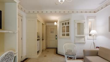 Basic Apartment | Living area | TV