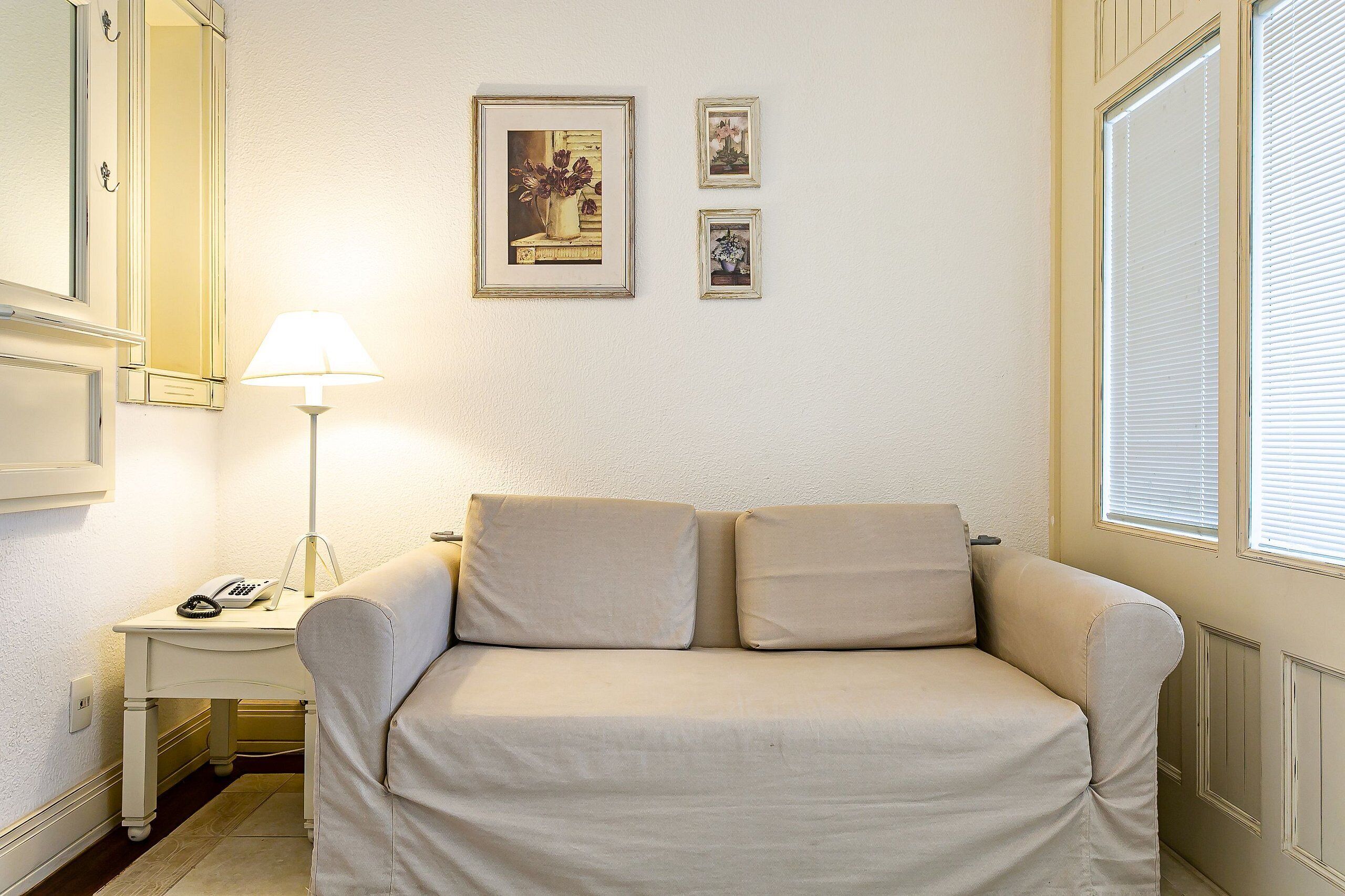 Basic Apartment | Living area | TV