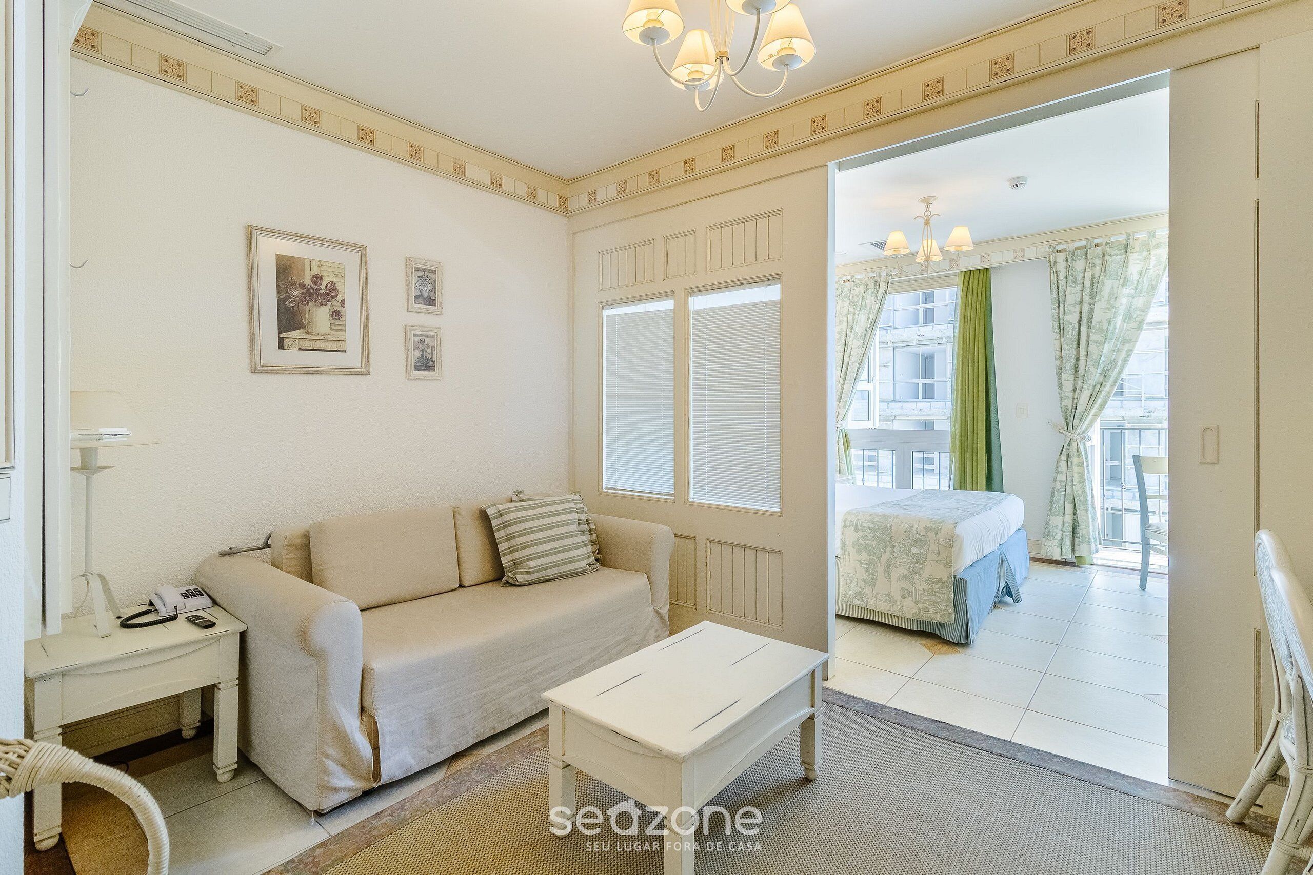 Basic Apartment | Living area | TV