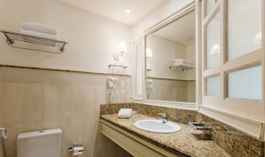 Bathroom - Charmosos Studios no IL Campanario Villaggio Resort ILCJR II (Florianópolis)