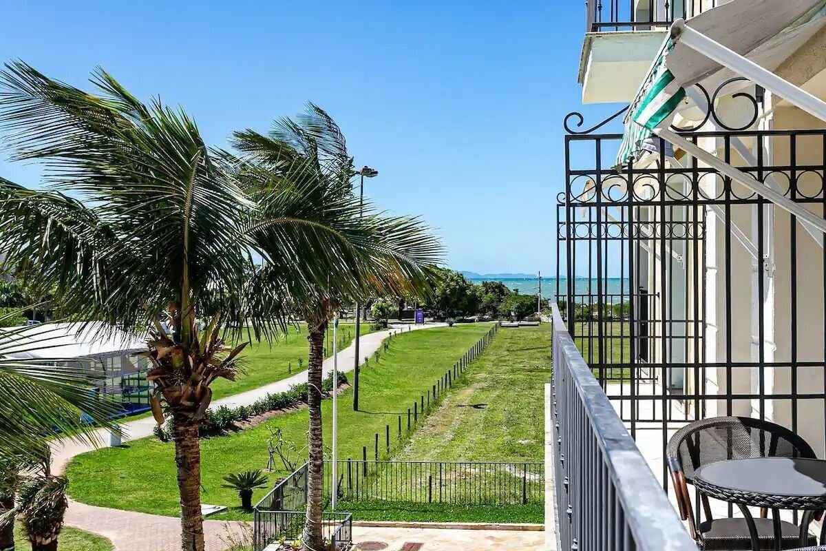 Basic Apartment | Terrace/patio