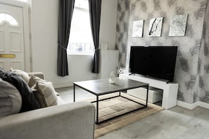 Living area - Victoria Road Retreat - Charming 2 Bedroom House (Barnsley)
