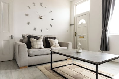 Victoria Road Retreat - Charming 2 Bedroom House