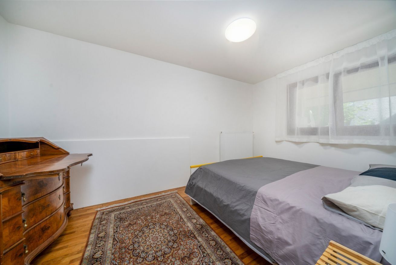 2 Schlafzimmer, Bügeleisen/Bügelbrett
