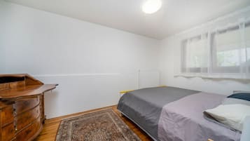 2 Schlafzimmer, Bügeleisen/Bügelbrett
