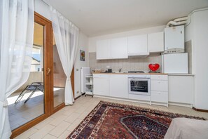 Fridge, toaster, ice maker - GuestHost - Cozy Apartment with Terrace - Tarvisio (Tarvisio)