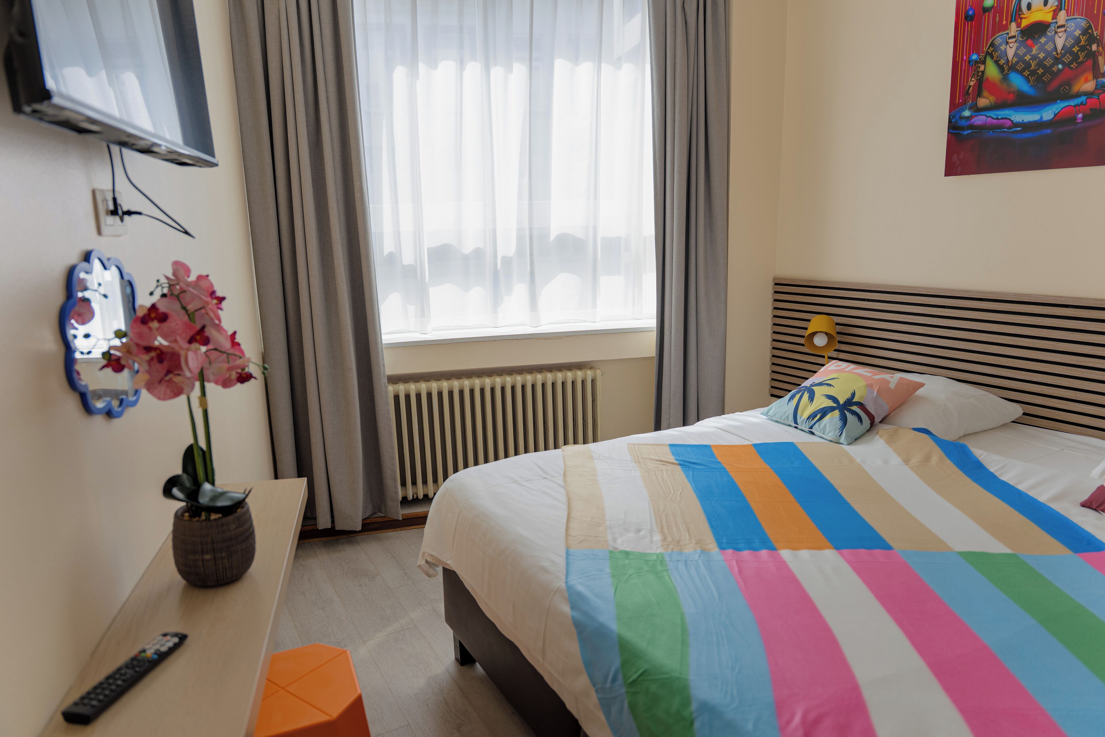 Ropa de cama de alta calidad, sistema de insonorización y wifi gratis 