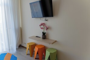 Quarto triplo conforto | Roupas de cama premium, quartos à prova de som, Wi-Fi de cortesia