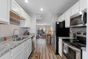 Micro-ondes, four, plaque de cuisson, lave-vaisselle