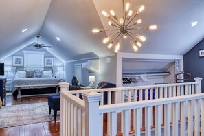 3 bedrooms, desk, iron/ironing board, WiFi - Baldwin Park Retreat | Pet-friendly | 30+ Nights (Savannah)