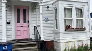Exterior detail - Open concept. In-town Auburn apartment (Auburn)