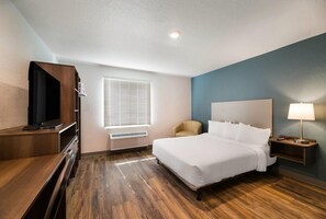 4 bedrooms, iron/ironing board, free WiFi, bed sheets