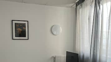 Basic Single Room | Desk